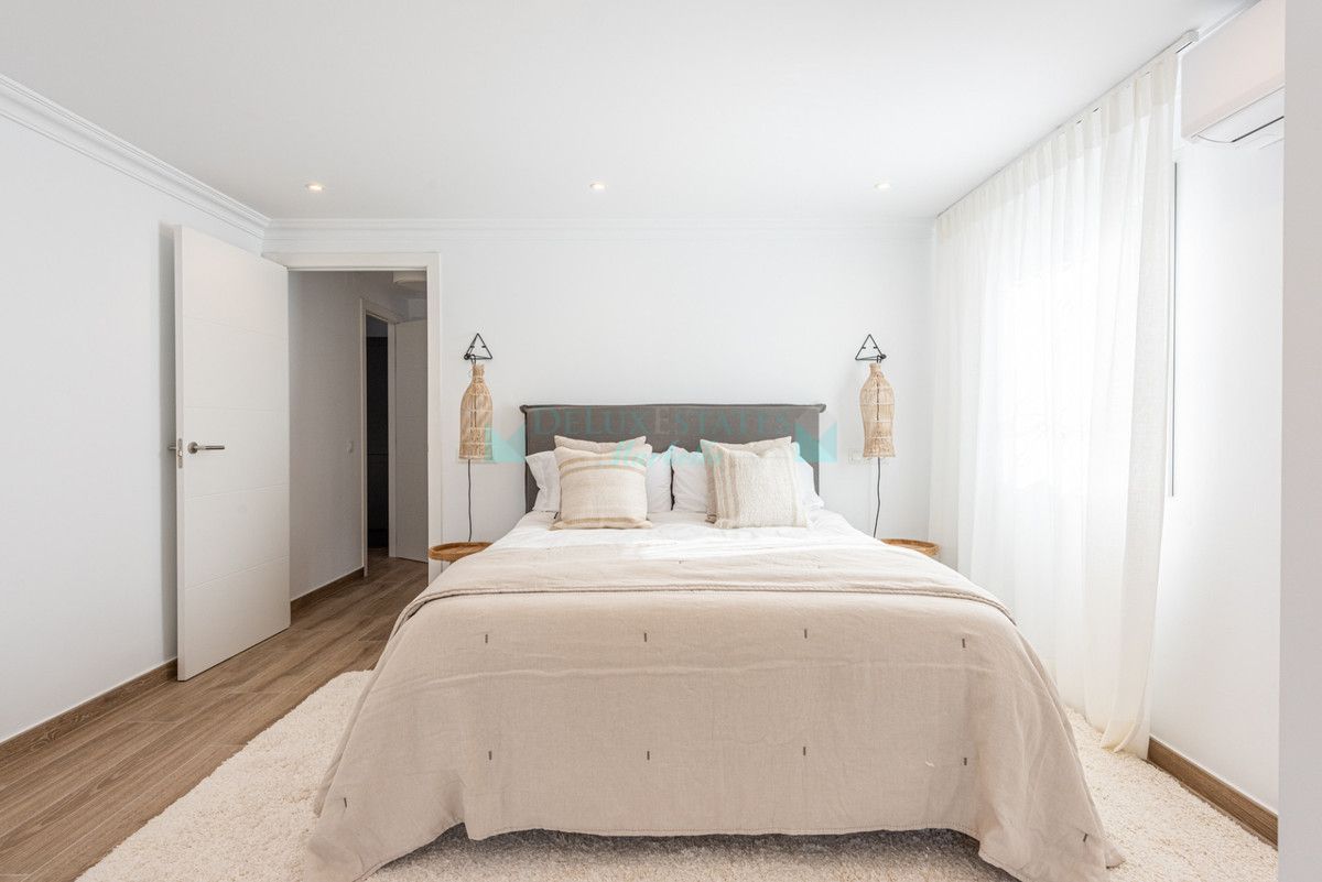 Villa for sale in Nueva Andalucia