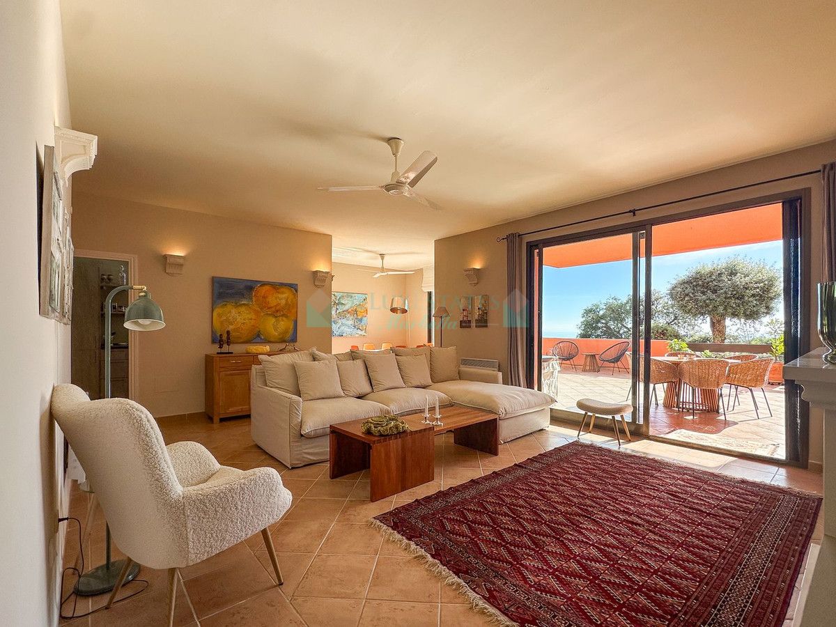 Apartment for sale in La Mairena, Marbella East