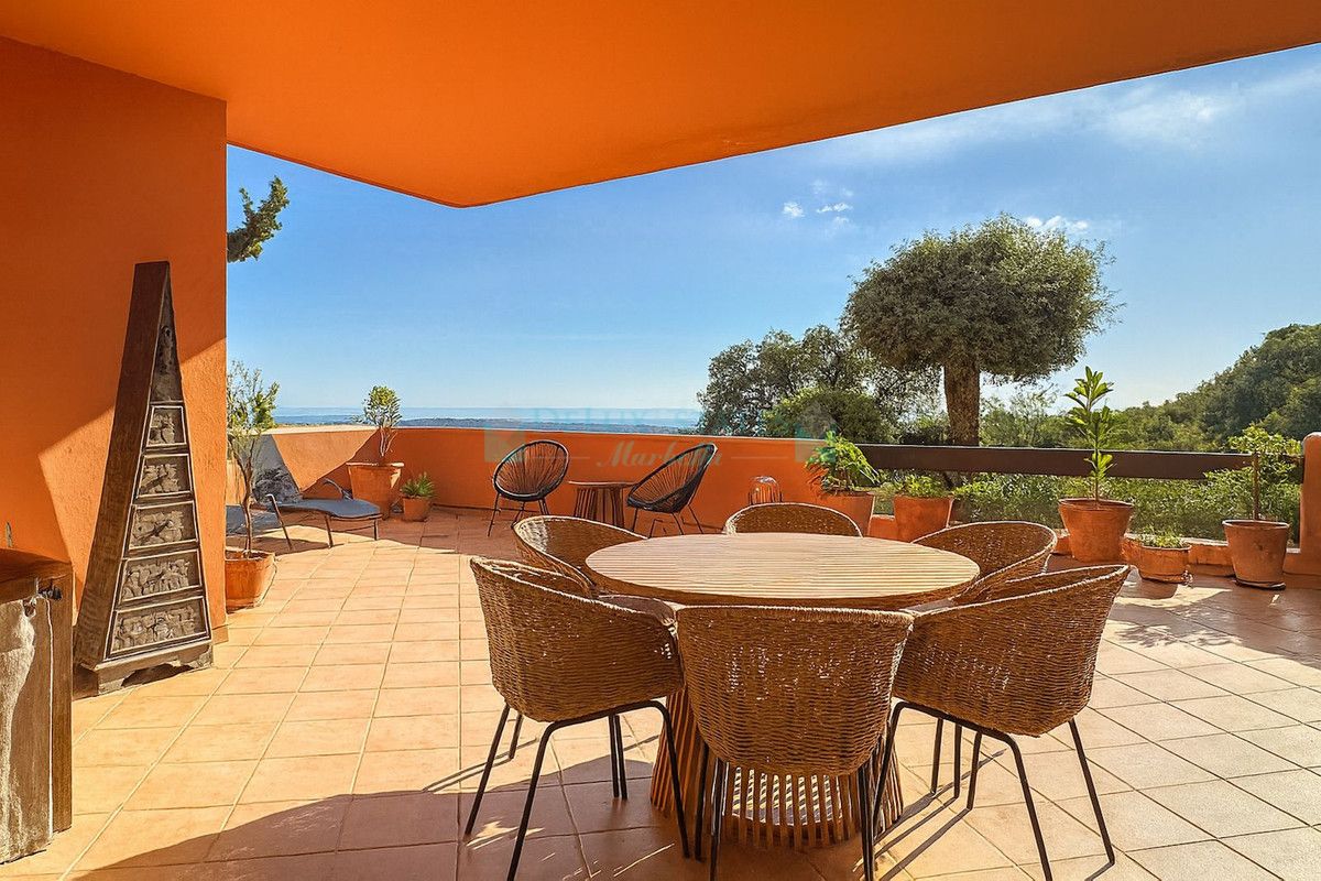 Apartment for sale in La Mairena, Marbella East