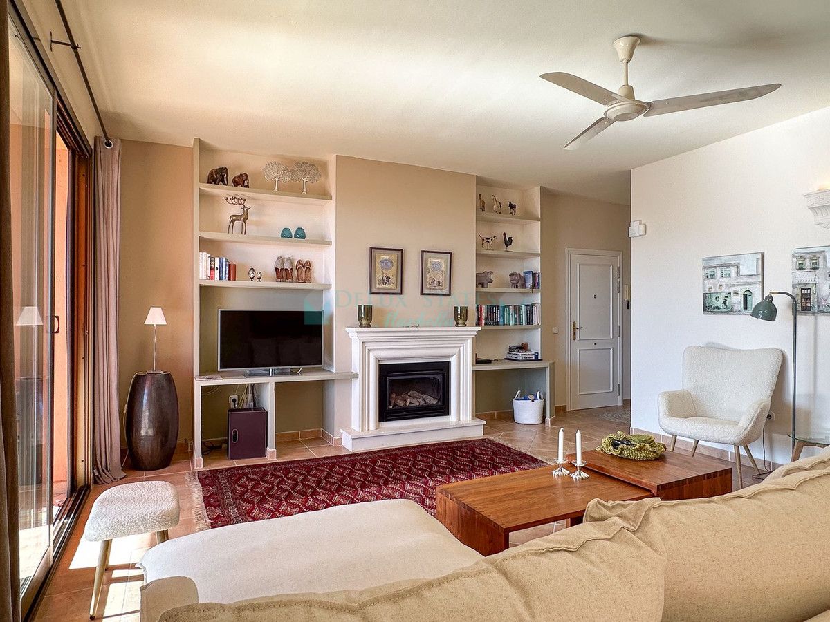 Apartment for sale in La Mairena, Marbella East