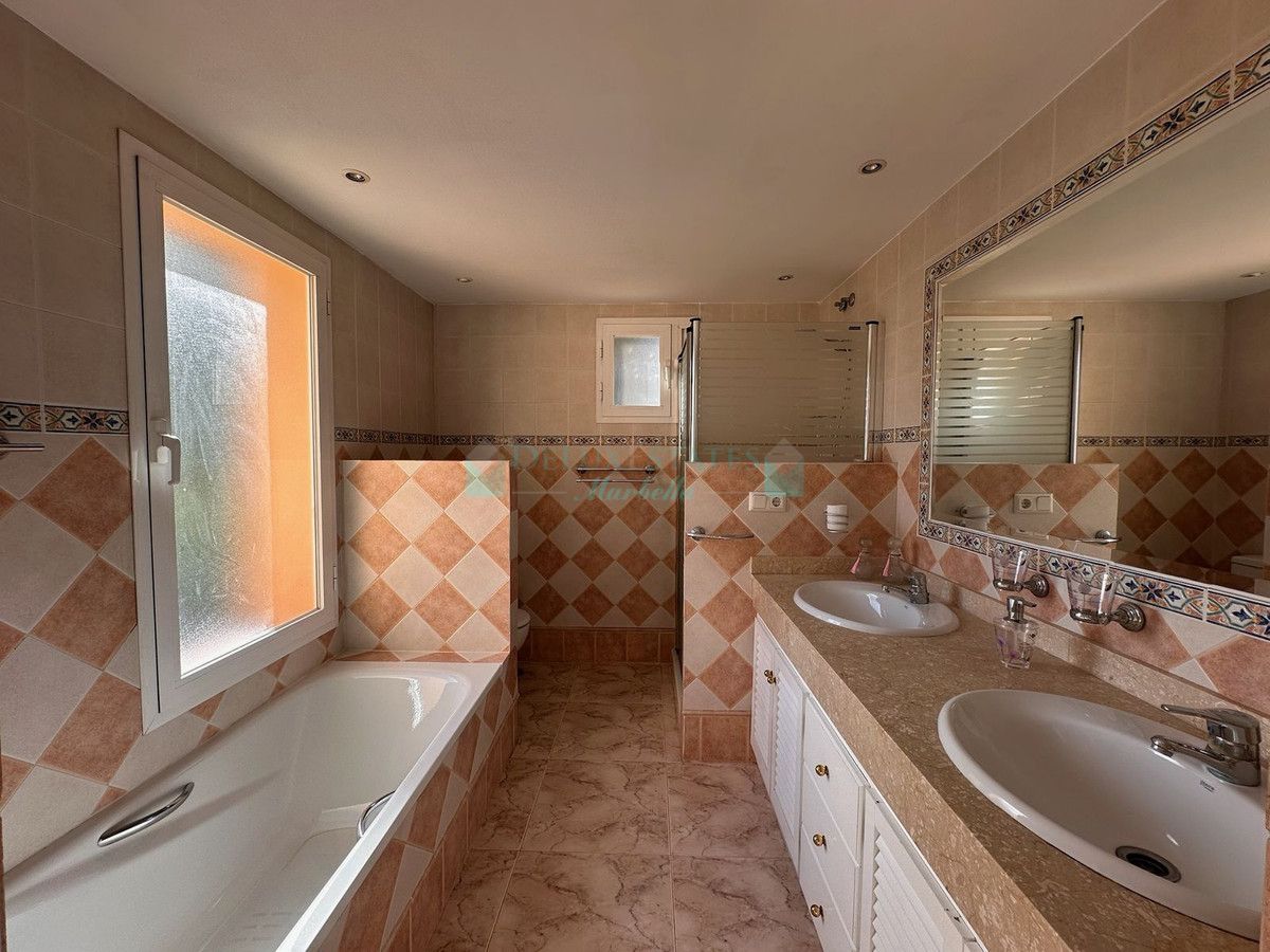 Villa en alquiler en Nueva Andalucia