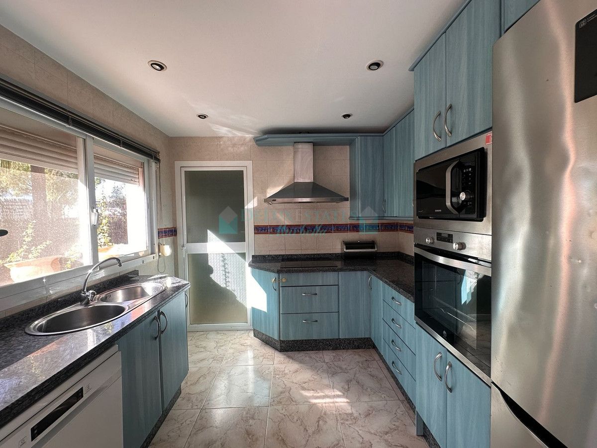 Villa en alquiler en Nueva Andalucia