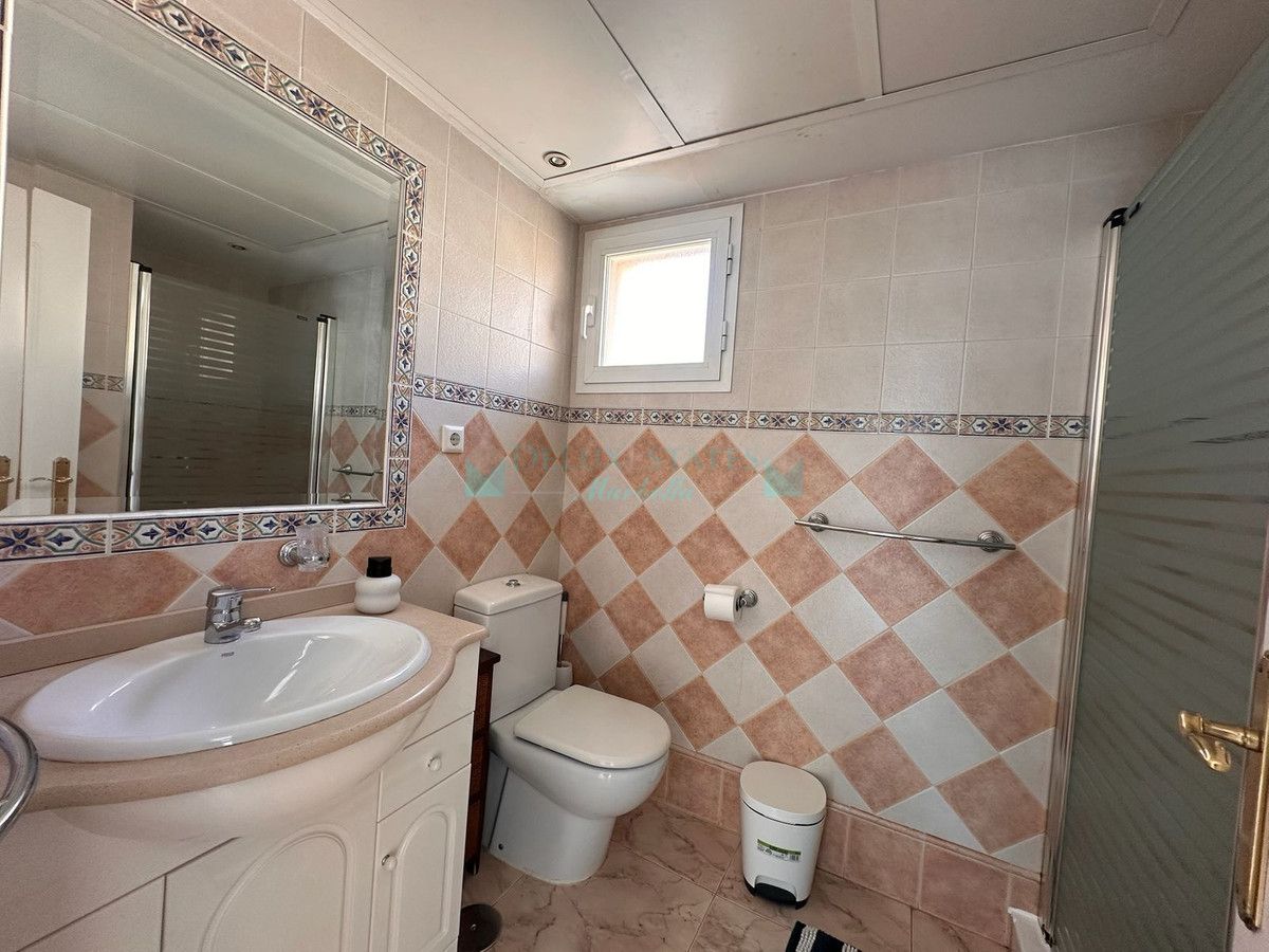 Villa en alquiler en Nueva Andalucia