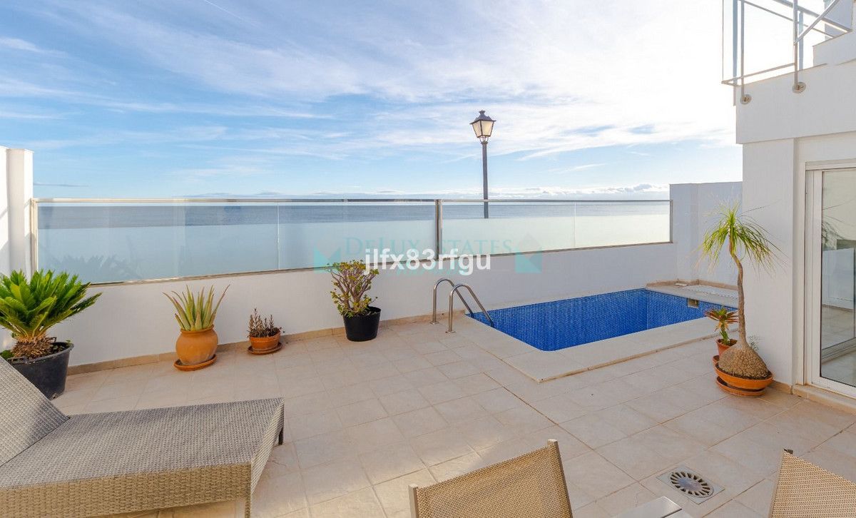 Villa for sale in Estepona