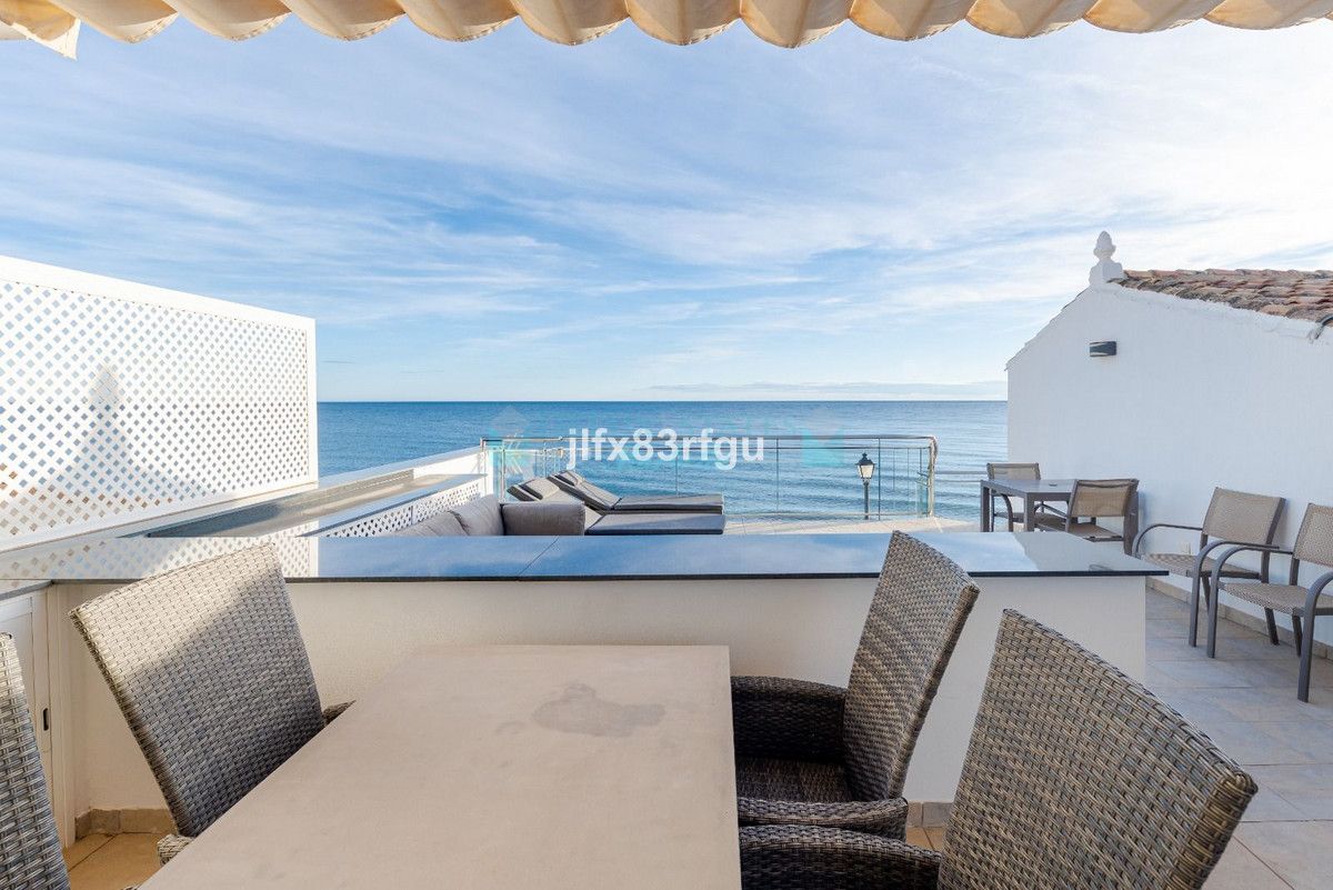 Villa for sale in Estepona