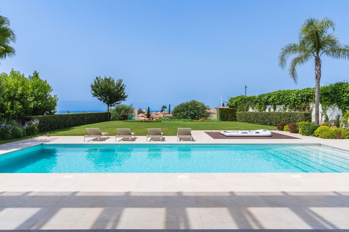 Villa for sale in Santa Clara, Marbella East