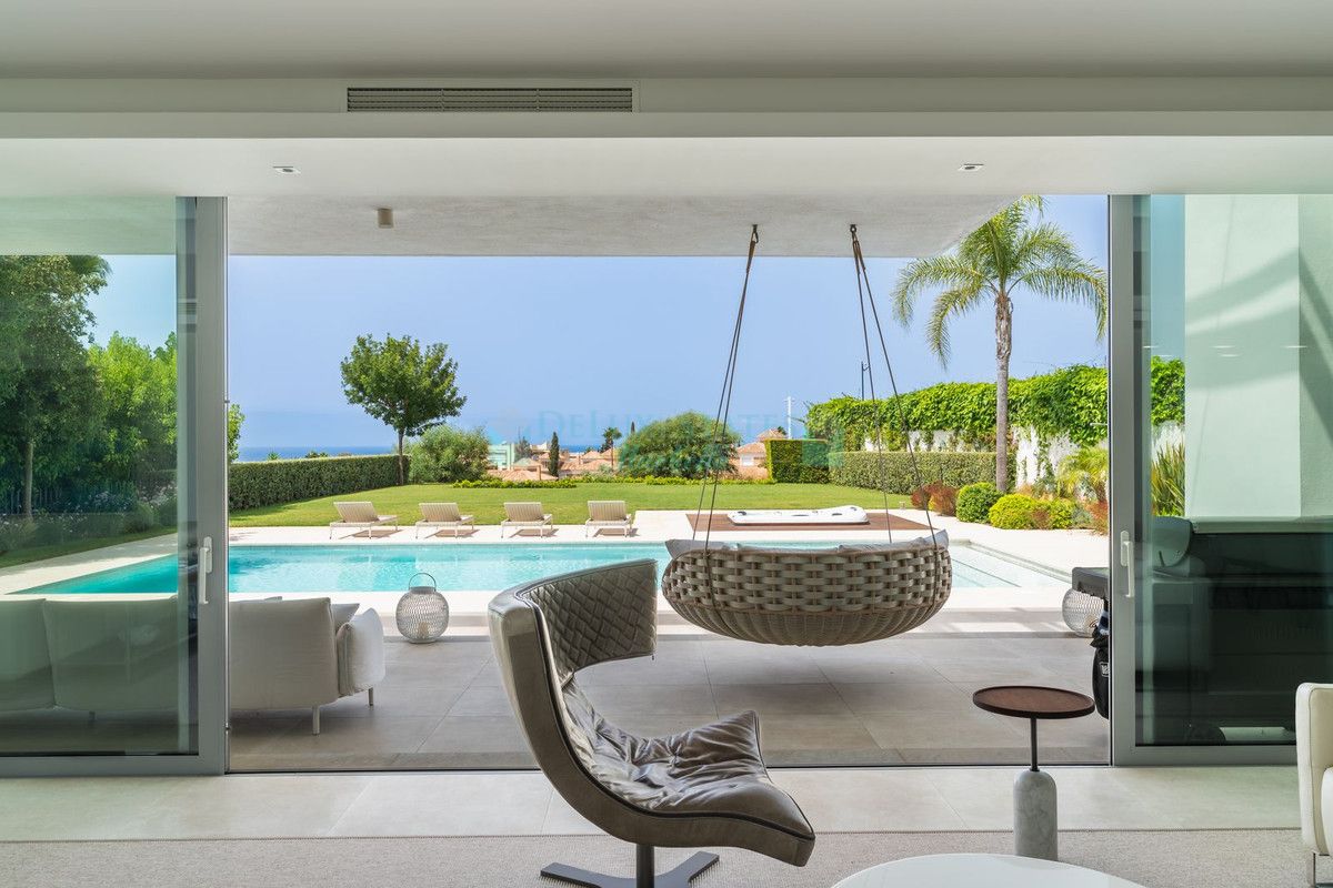 Villa for sale in Santa Clara, Marbella East