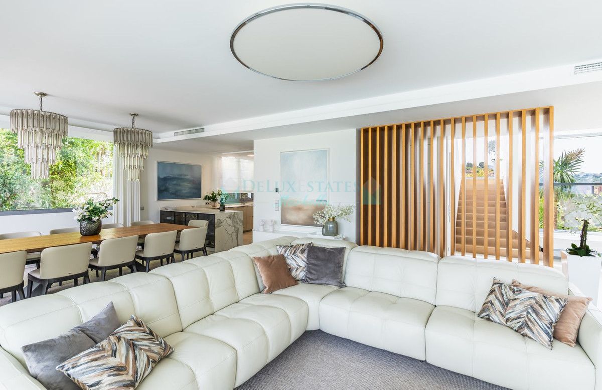 Villa for sale in Santa Clara, Marbella East