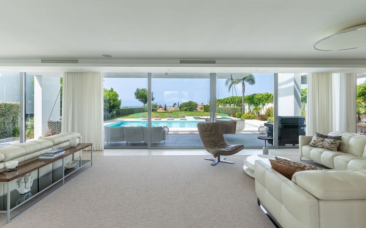 Villa for sale in Santa Clara, Marbella East