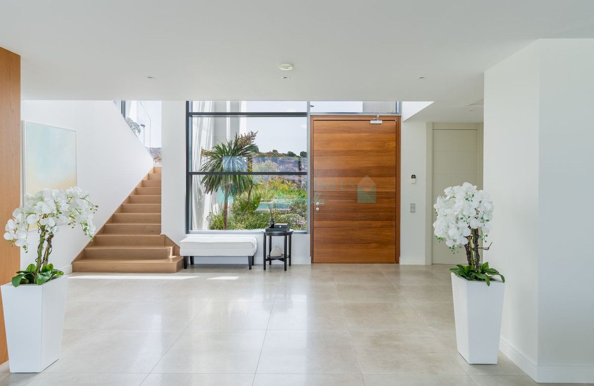 Villa for sale in Santa Clara, Marbella East