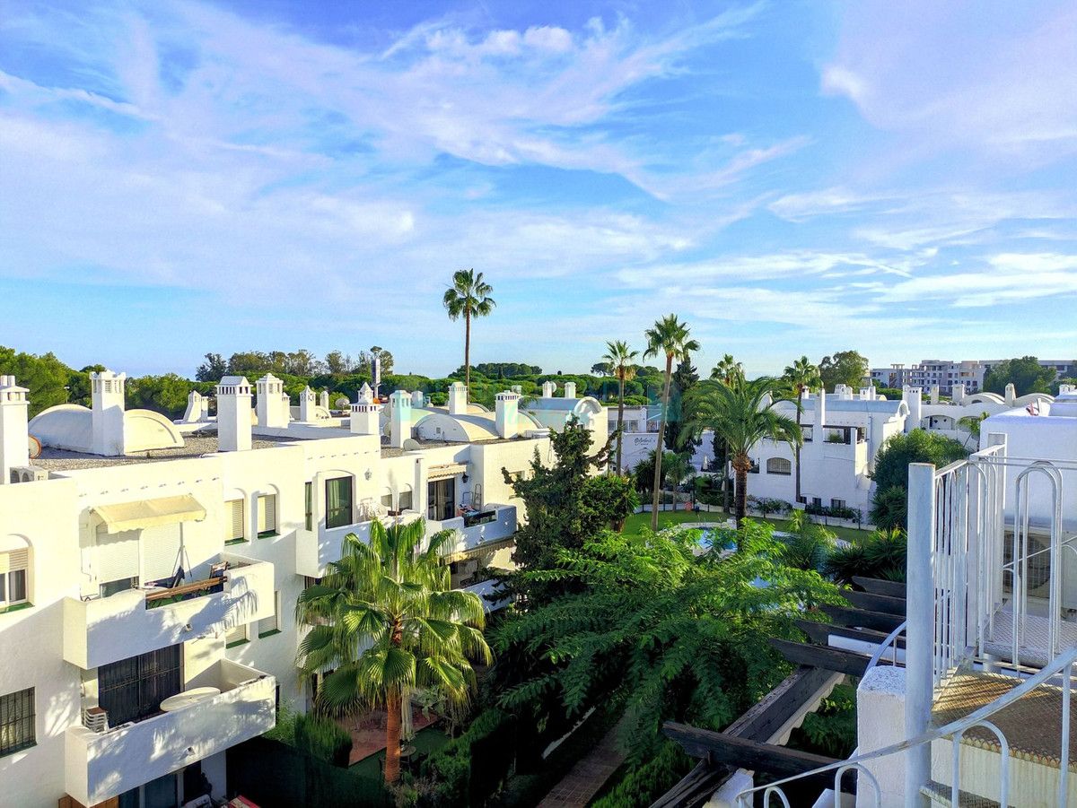 Penthouse for sale in El Paraiso, Estepona