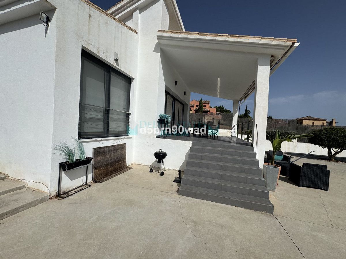 Villa for sale in Estepona