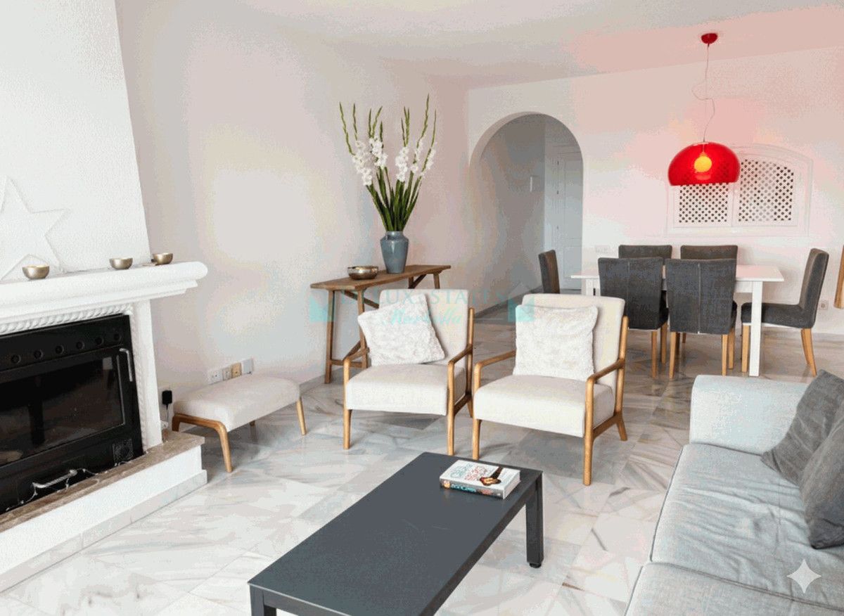 Apartment for sale in El Almendro, Benahavis