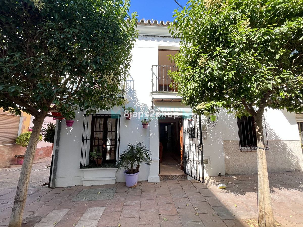 Town House for sale in Estepona