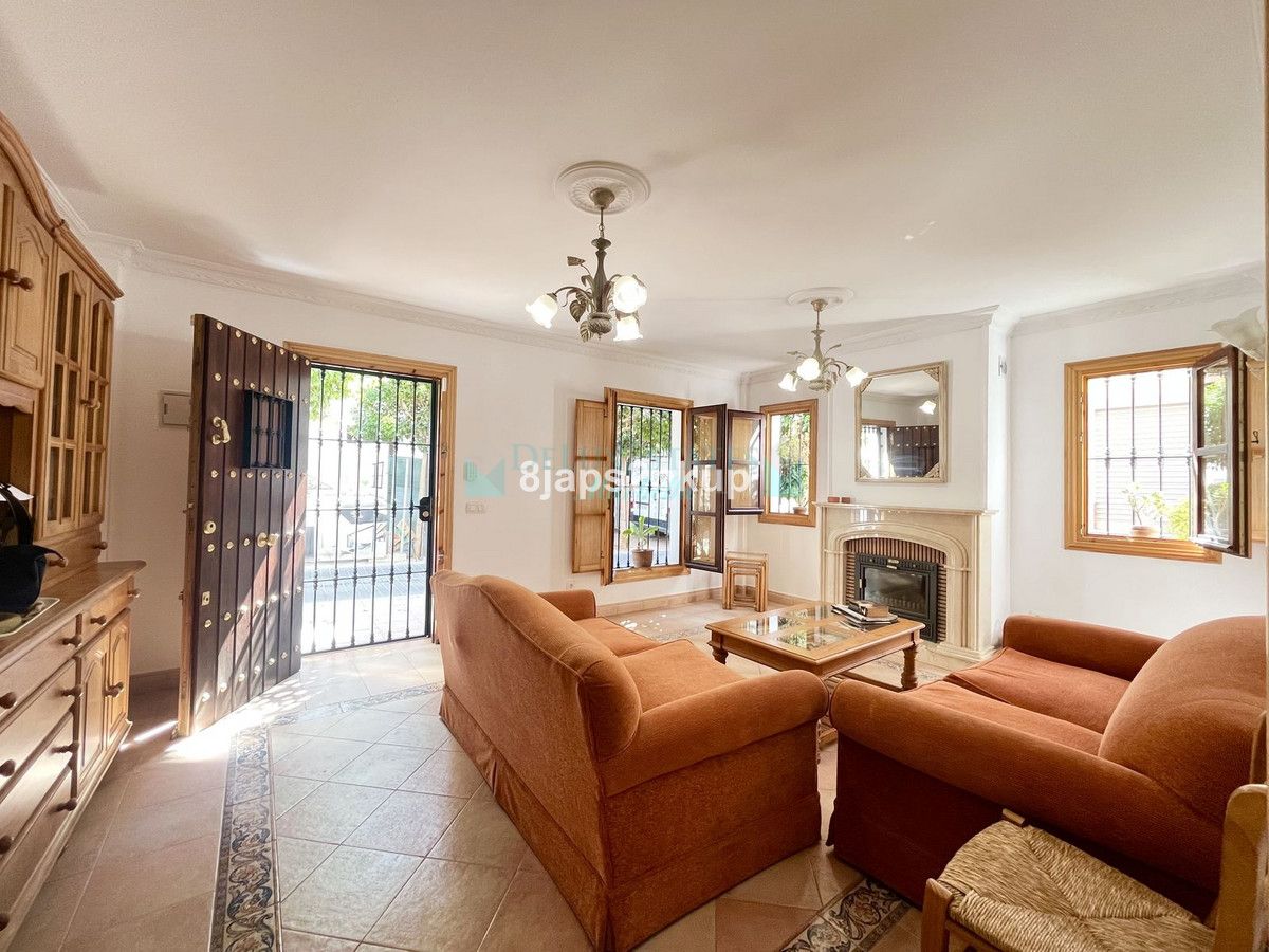 Town House for sale in Estepona