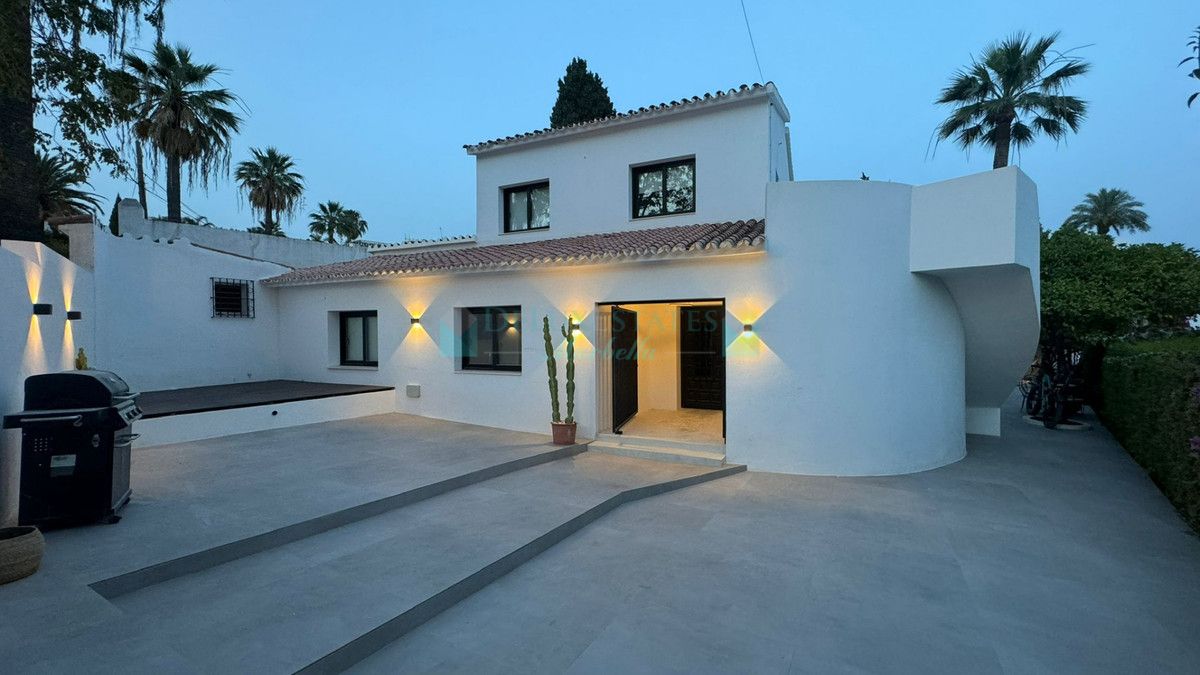 Villa for rent in Nueva Andalucia