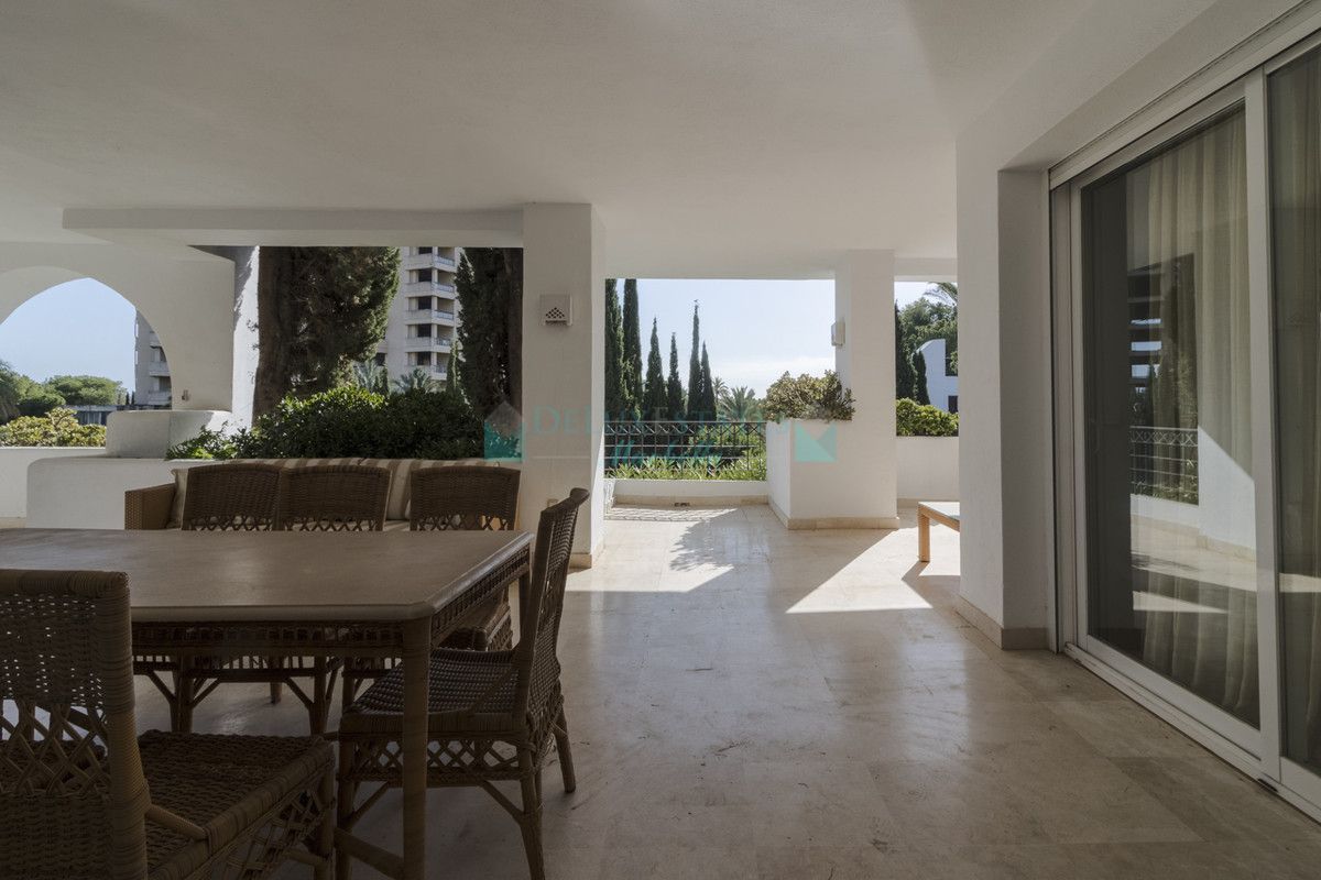Ground Floor Apartment for sale in Rio Real, Marbella East