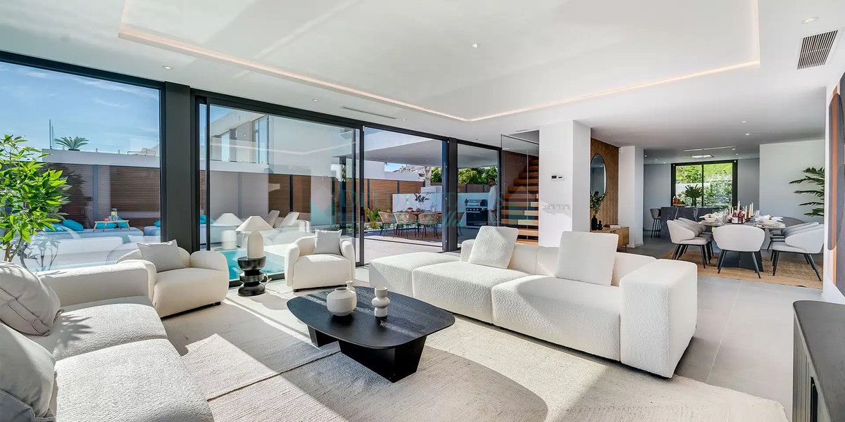 Villa en venta en El Paraiso, Estepona