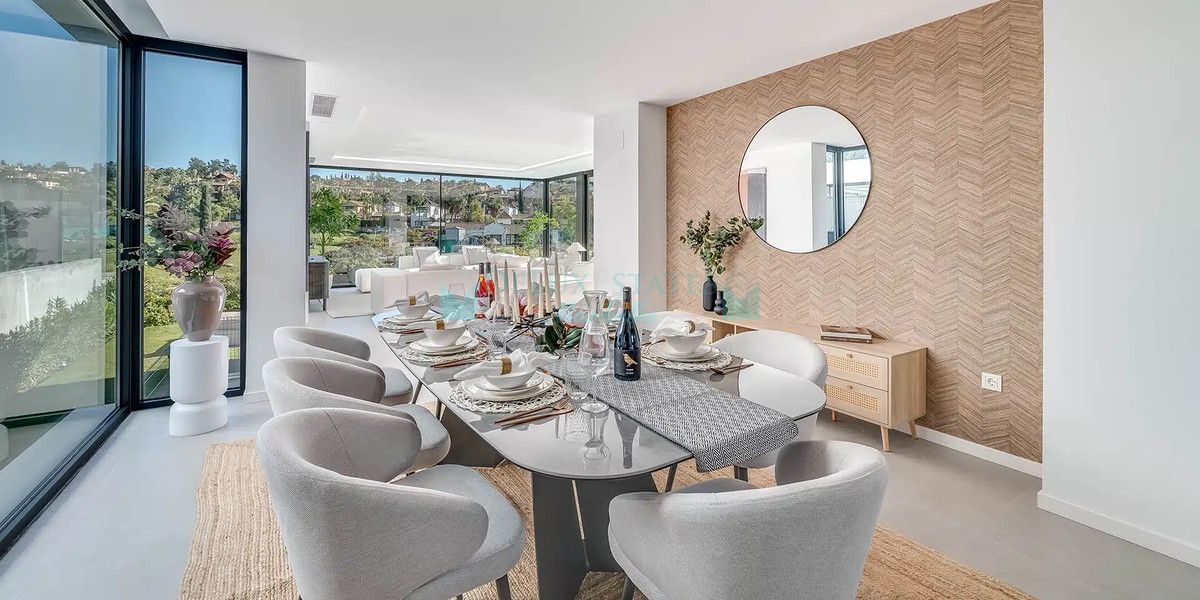 Villa en venta en El Paraiso, Estepona