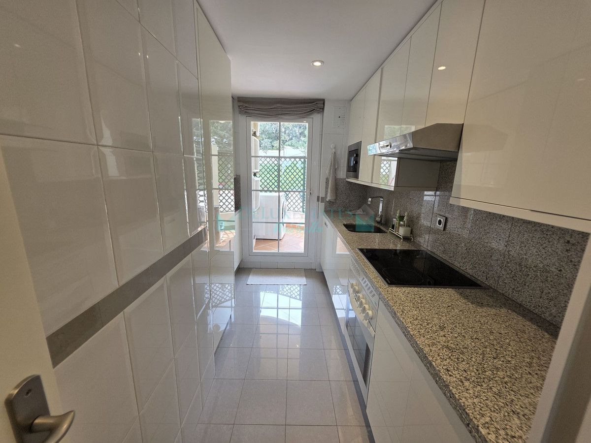 Apartment for rent in Nueva Andalucia