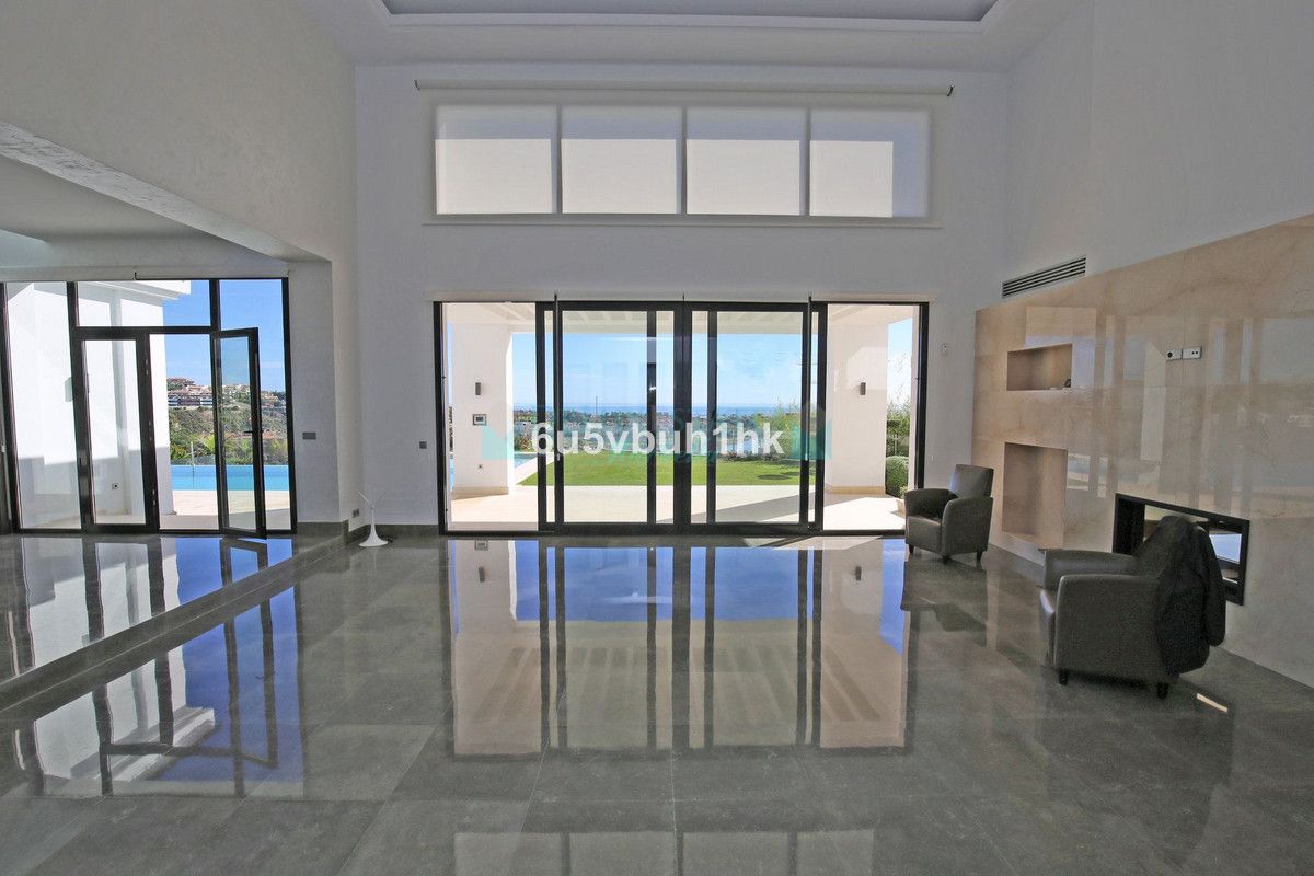 Villa for sale in Los Flamingos, Benahavis