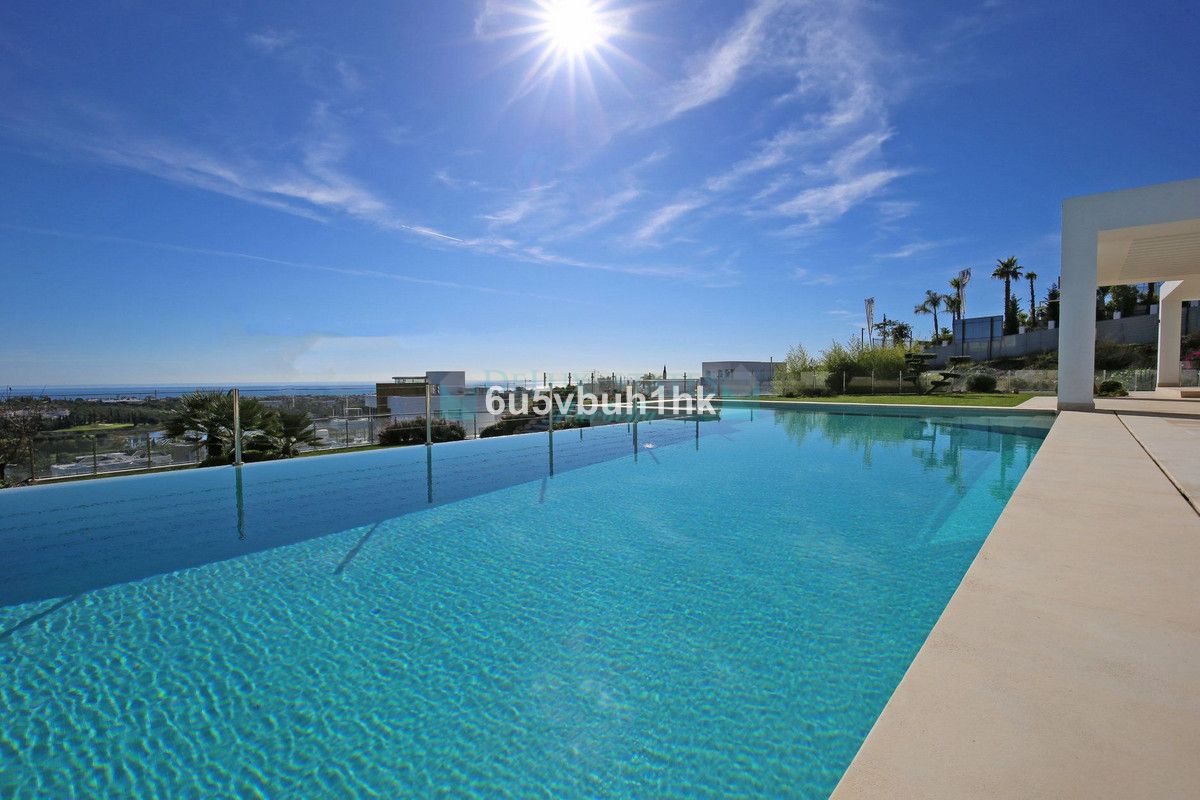 Villa for sale in Los Flamingos, Benahavis