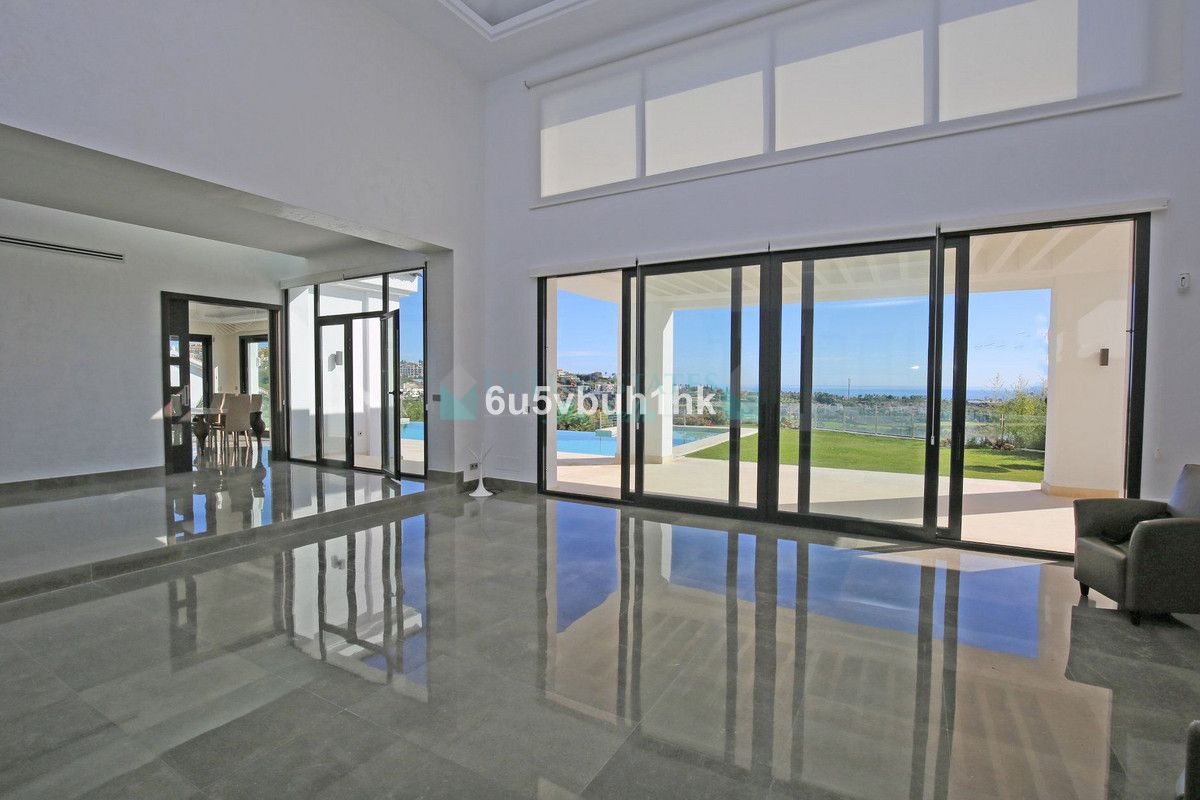 Villa for sale in Los Flamingos, Benahavis