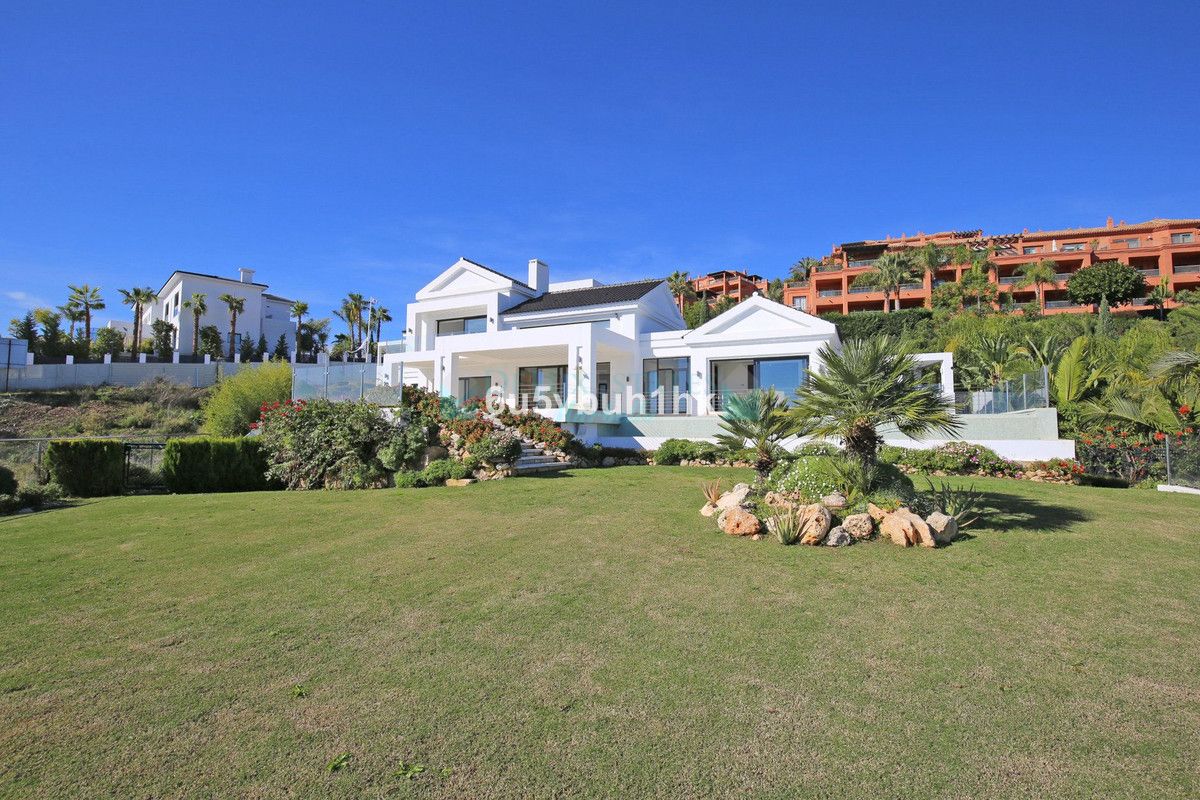 Villa for sale in Los Flamingos, Benahavis