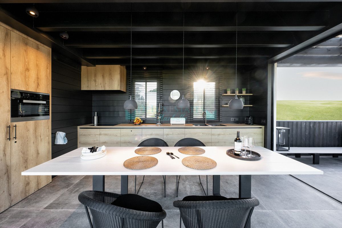 Villa for sale in Valle Romano, Estepona