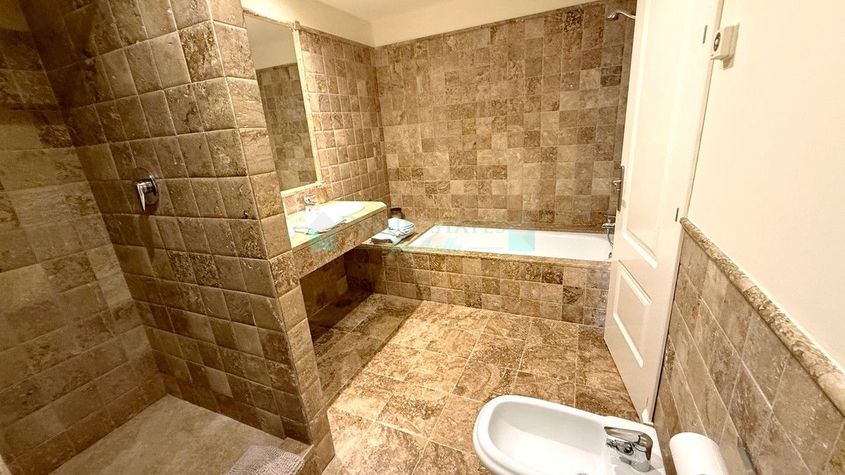 Apartamento Planta Baja en alquiler en Atalaya, Estepona