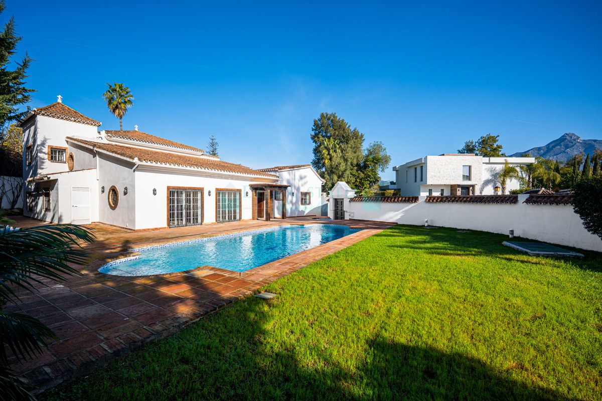 Villa en venta en Nueva Andalucia