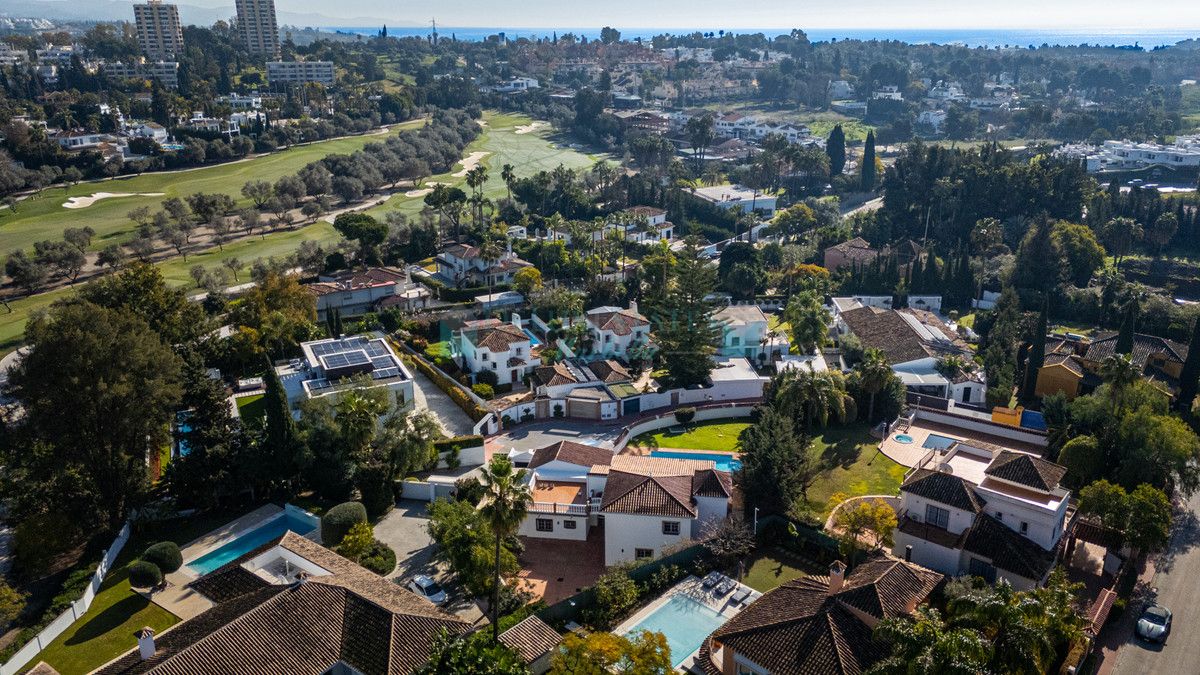 Villa en venta en Nueva Andalucia