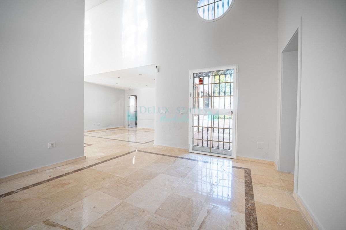 Villa en venta en Nueva Andalucia