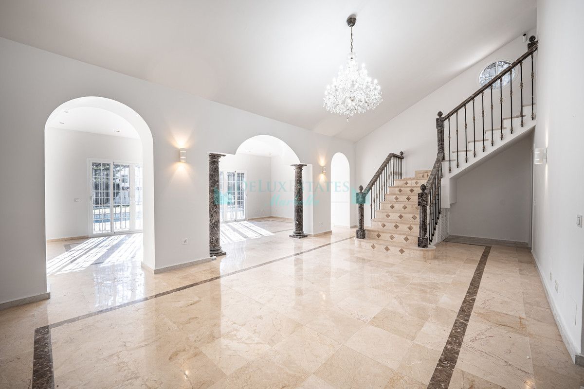 Villa en venta en Nueva Andalucia