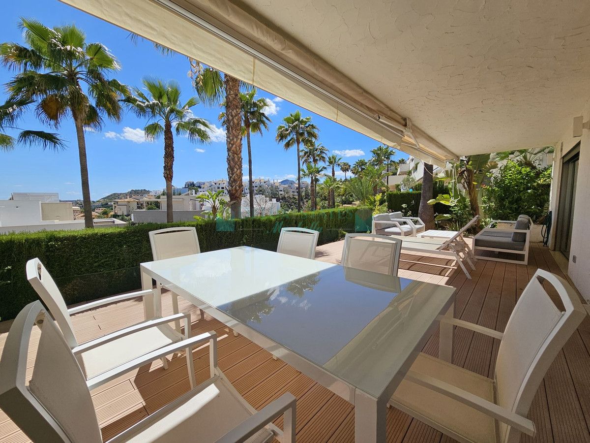 Ground Floor Apartment for sale in Benahavis