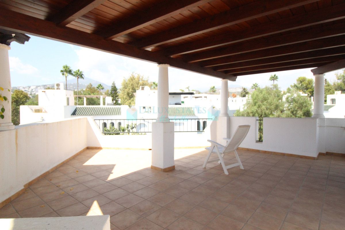 Town House for sale in Nueva Andalucia