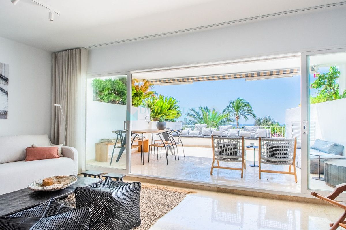 Apartment for rent in Rio Real, Marbella East