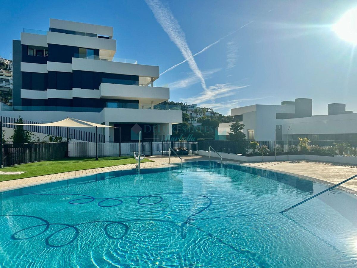 Apartamento en alquiler en Los Altos de los Monteros, Marbella Este