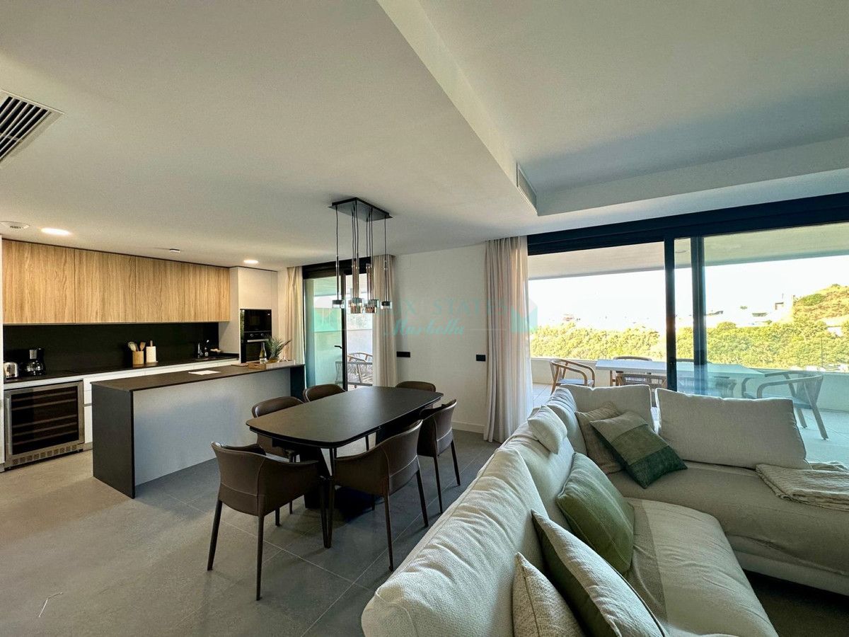 Apartamento en alquiler en Los Altos de los Monteros, Marbella Este