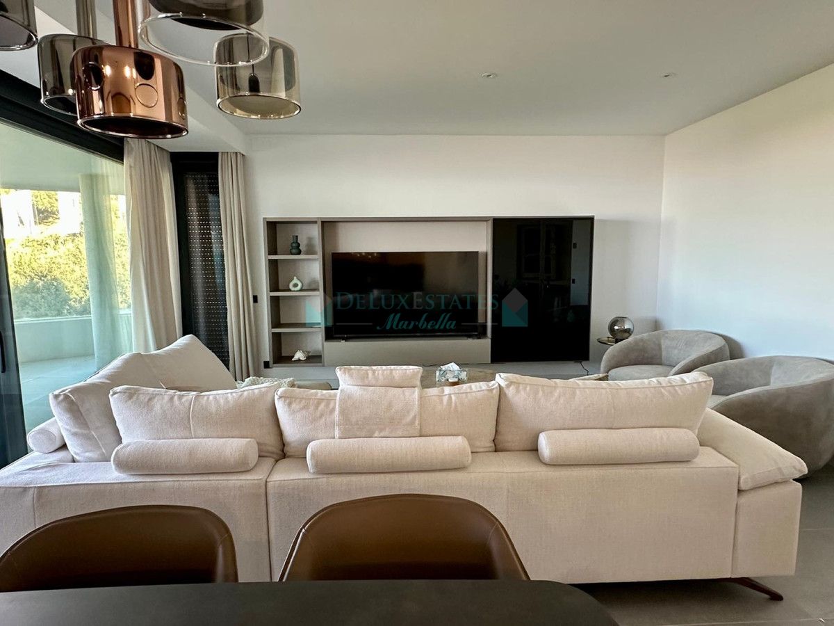 Apartamento en alquiler en Los Altos de los Monteros, Marbella Este
