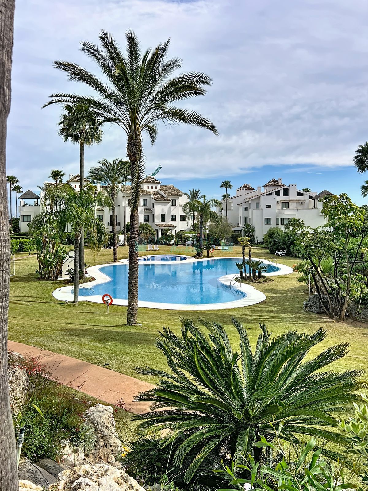 Ground Floor Apartment for sale in El Paraiso, Estepona