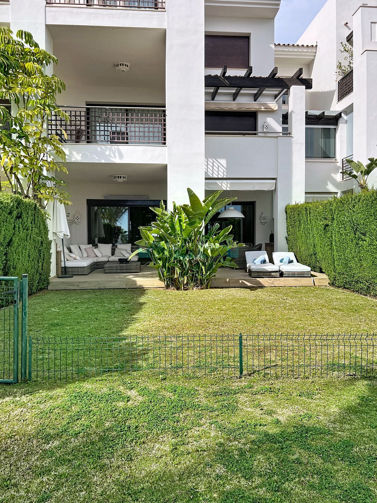 Ground Floor Apartment for sale in El Paraiso, Estepona