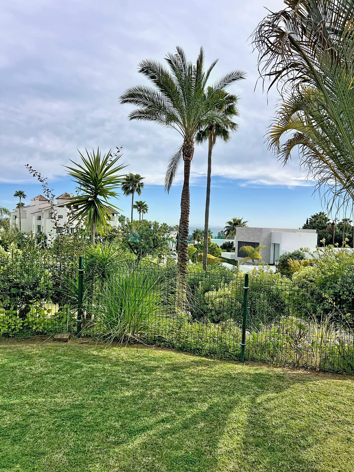 Ground Floor Apartment for sale in El Paraiso, Estepona