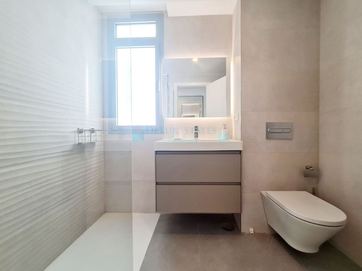 Apartamento en alquiler en Elviria, Marbella Este