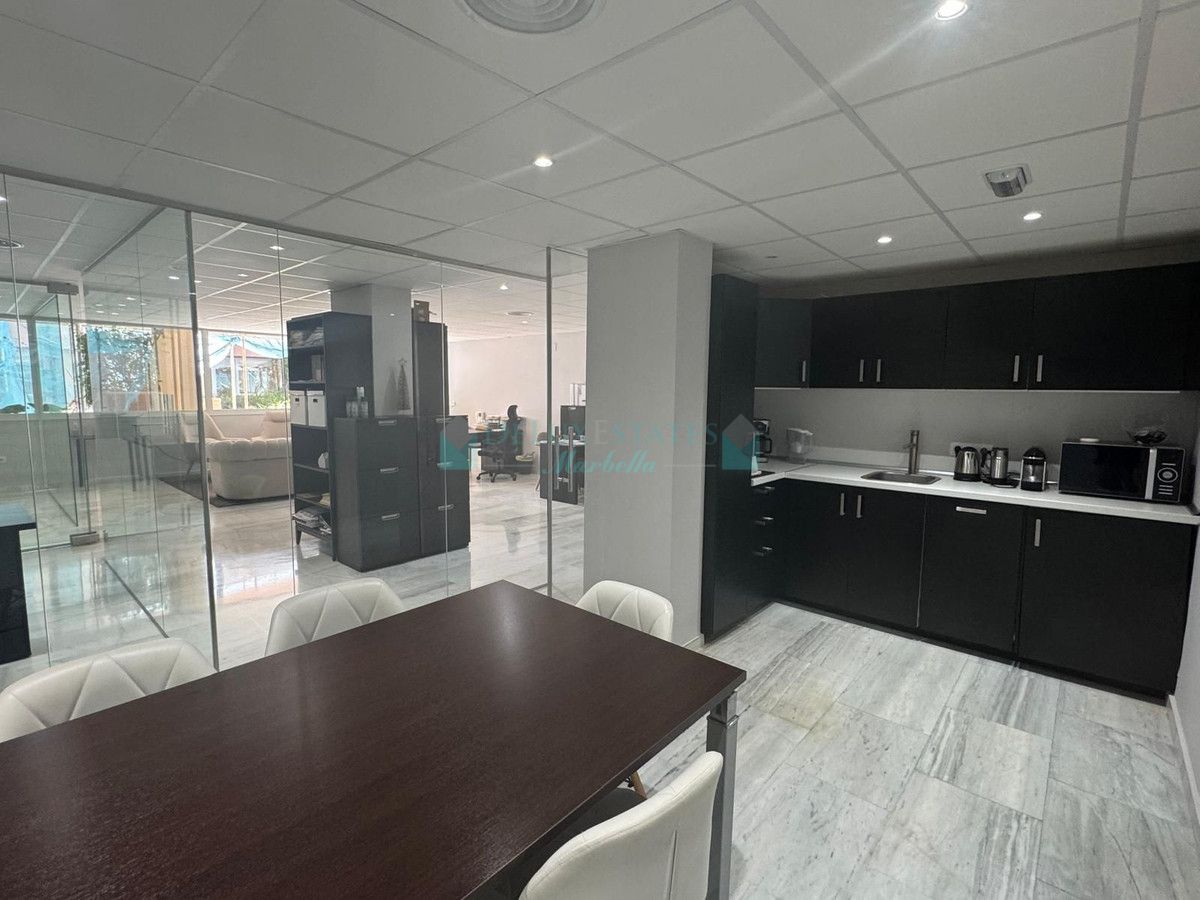 Office for rent in Nueva Andalucia