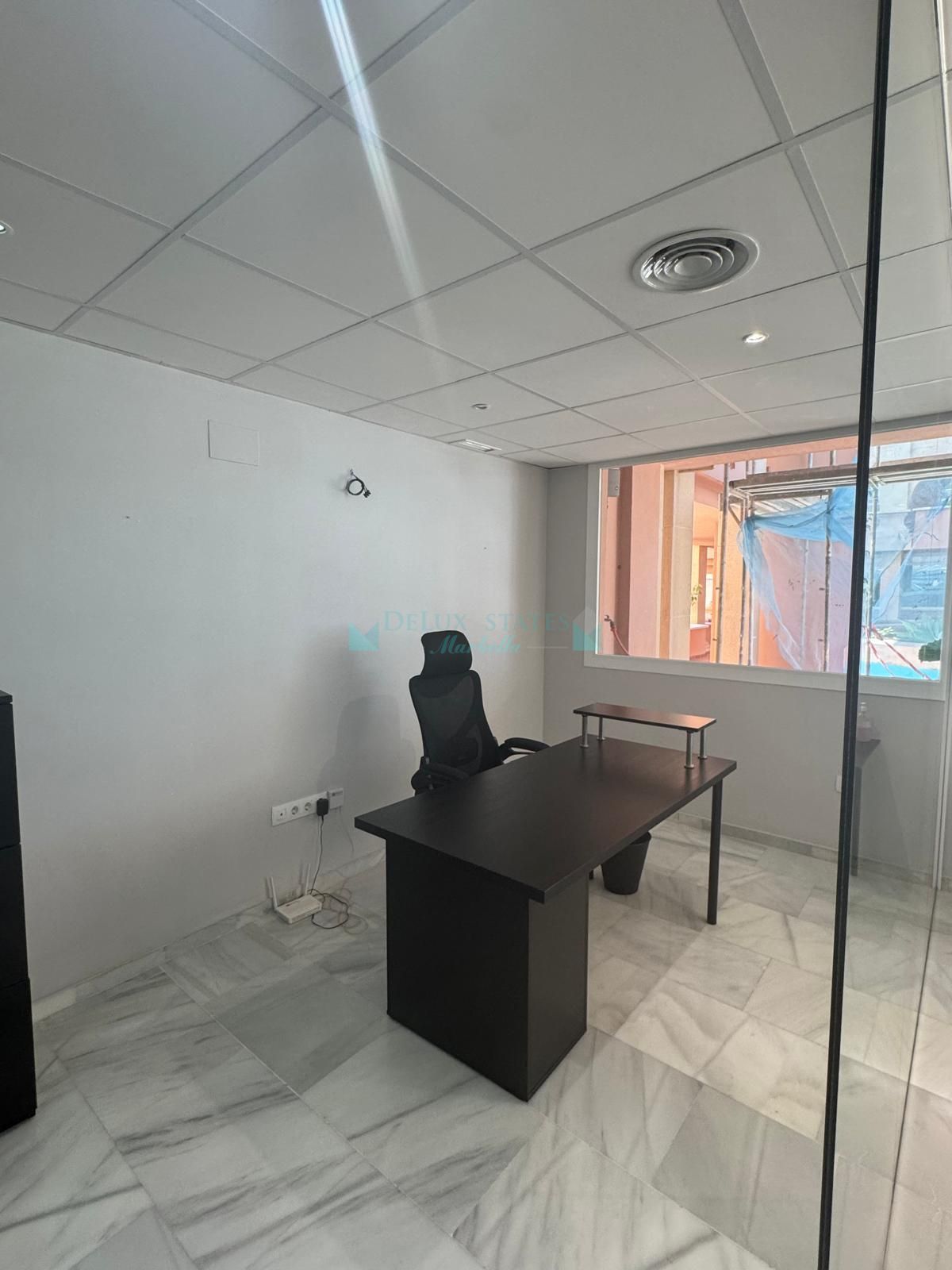 Office for rent in Nueva Andalucia