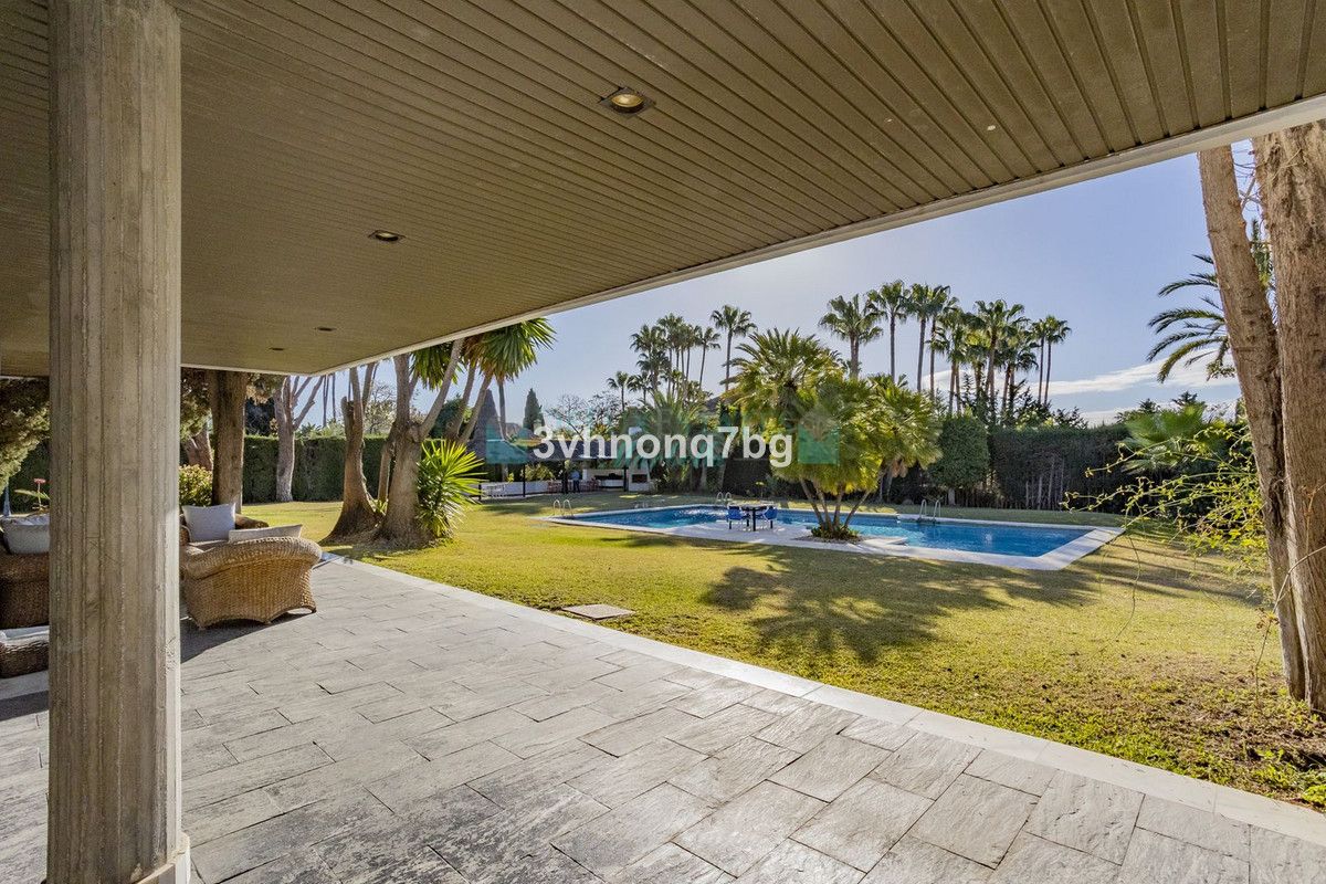 Villa for sale in Guadalmina Baja, San Pedro de Alcantara