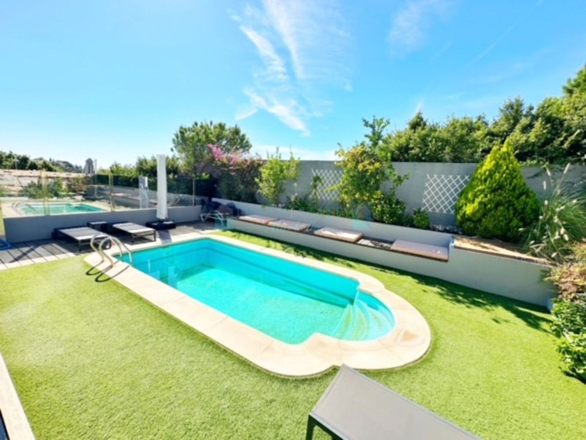 Villa Pareada en venta en La Heredia, Benahavis