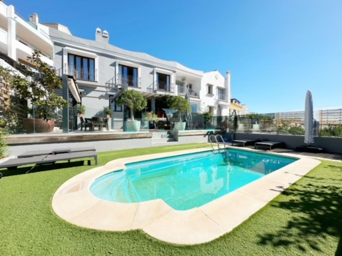 Villa Pareada en venta en La Heredia, Benahavis