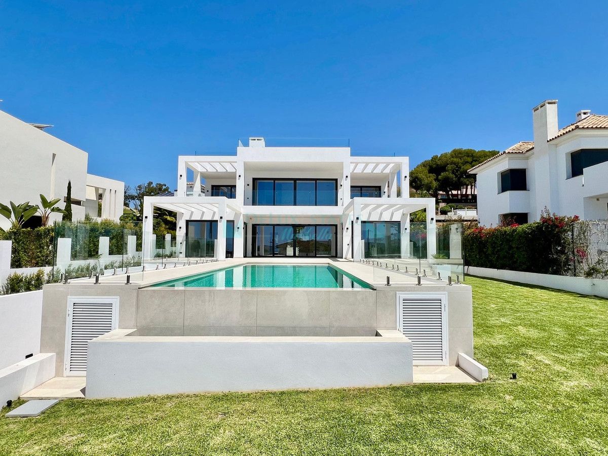 Villa for sale in Elviria, Marbella East